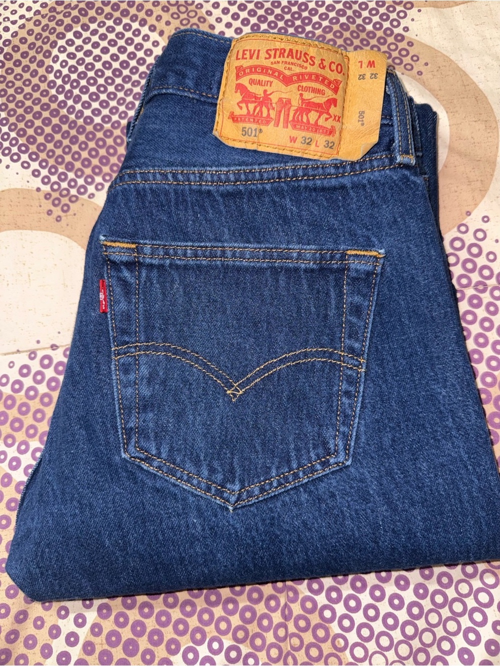 Levi's 501 Men’s Dark Blue Jeans with Tan Patch.
Size 32W 32L